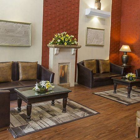 Country Inn Ahmedabad Esterno foto